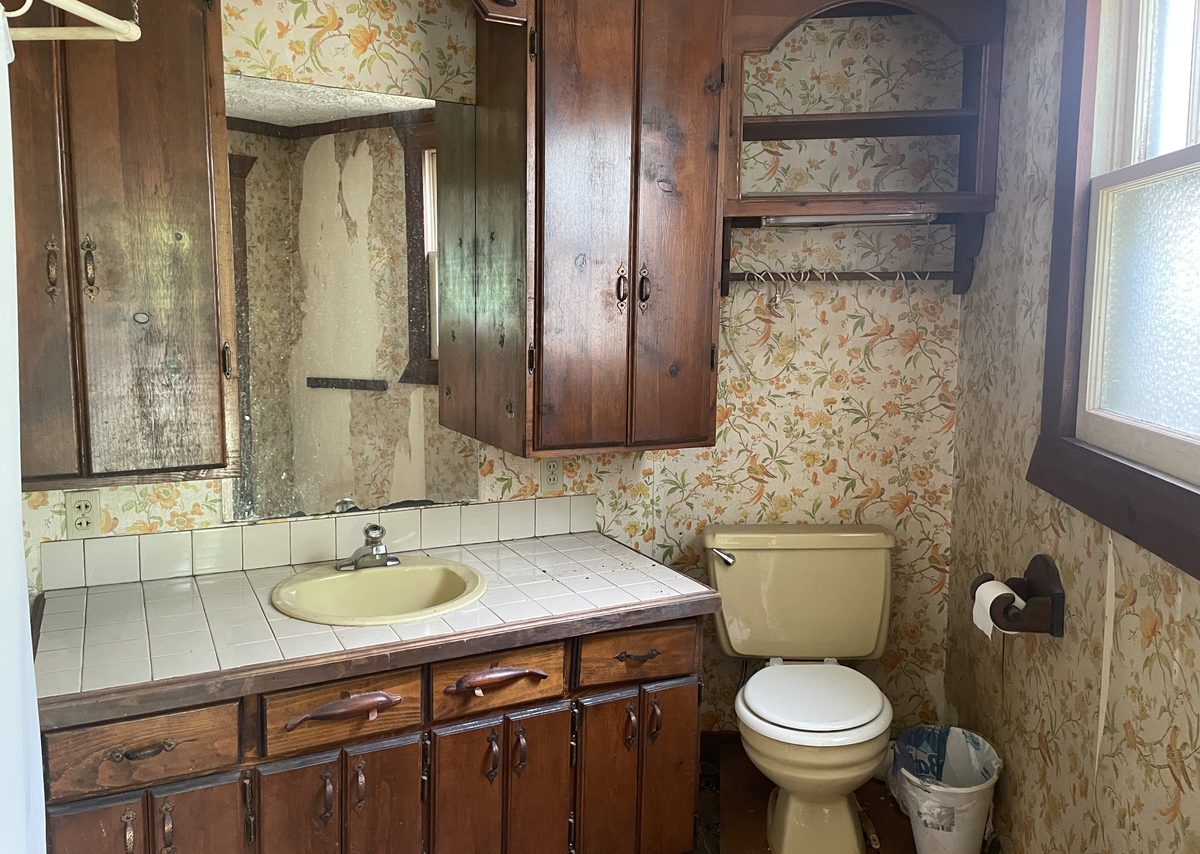 Anderson SC bathroom before renovation by Elevation Home Partners